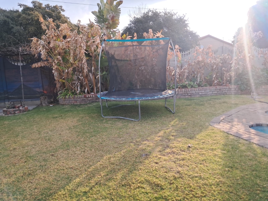 To Let 4 Bedroom Property for Rent in Riebeeckstad Free State